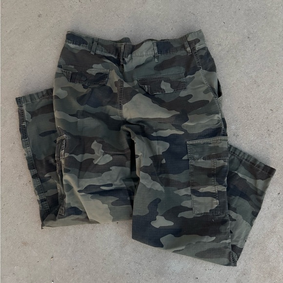 RSQ Men's Green Camouflage Cargo Pants - Picture 4 of 4